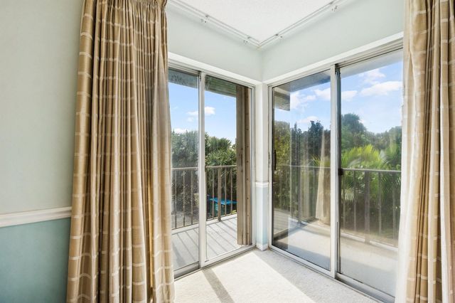 1805 Fairview Villas Drive 3, Palm Springs, FL 33406