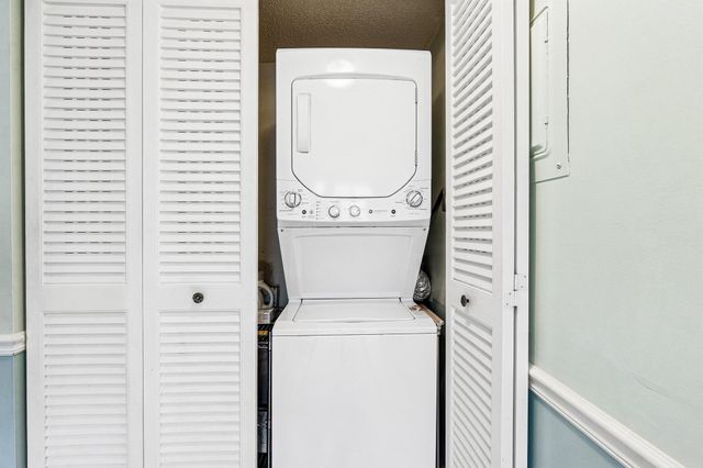 1805 Fairview Villas Drive 3, Palm Springs, FL 33406