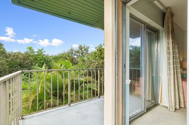 1805 Fairview Villas Drive 3, Palm Springs, FL 33406