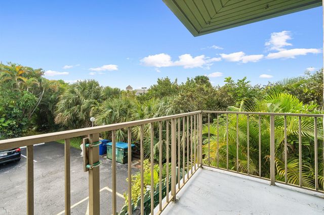 1805 Fairview Villas Drive 3, Palm Springs, FL 33406