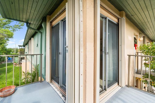 1805 Fairview Villas Drive 3, Palm Springs, FL 33406