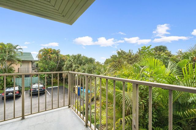 1805 Fairview Villas Drive 3, Palm Springs, FL 33406