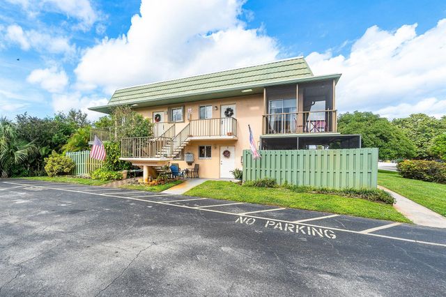 1805 Fairview Villas Drive 3, Palm Springs, FL 33406