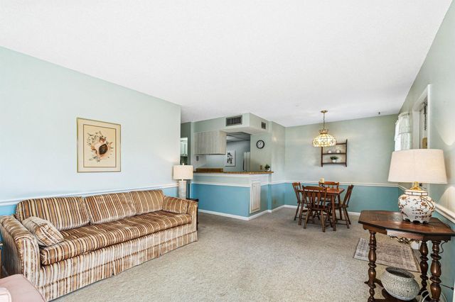 1805 Fairview Villas Drive 3, Palm Springs, FL 33406