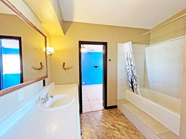 1102 W Brown Ave, Alpine, TX 79830