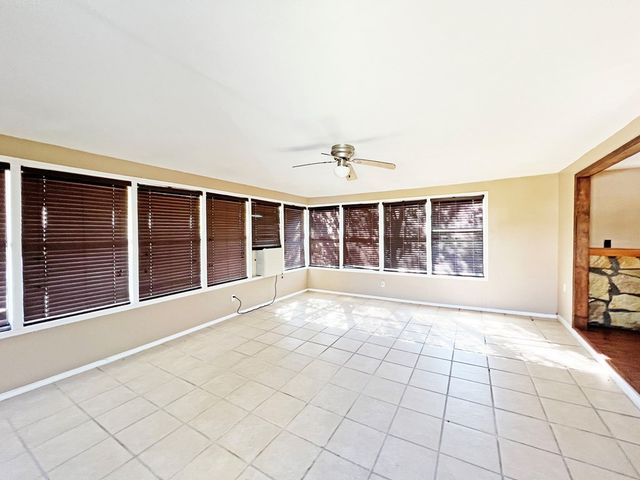 1102 W Brown Ave, Alpine, TX 79830