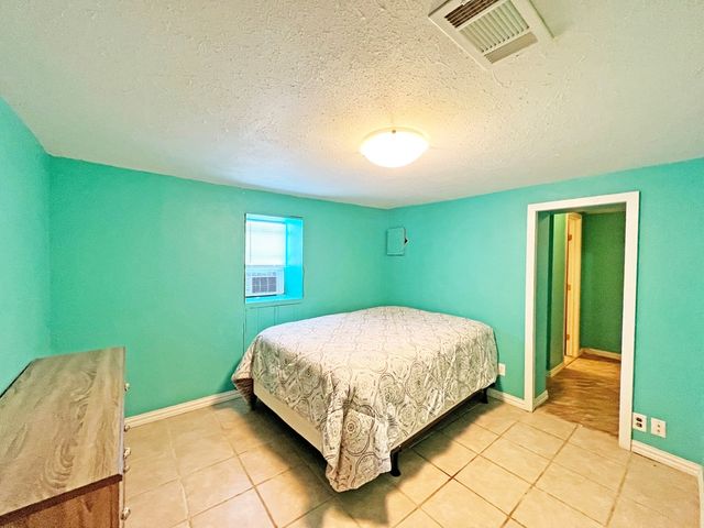 1102 W Brown Ave, Alpine, TX 79830