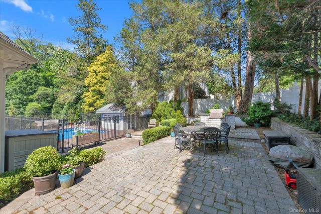 80 Skunks Misery Road, Locust Valley, NY 11560