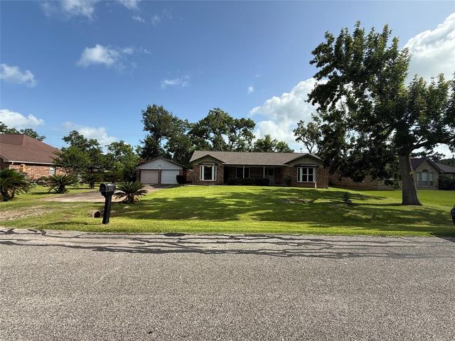 222 Schley Street, Richwood, TX 77531