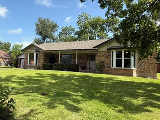 222 Schley Street, Richwood, TX 77531