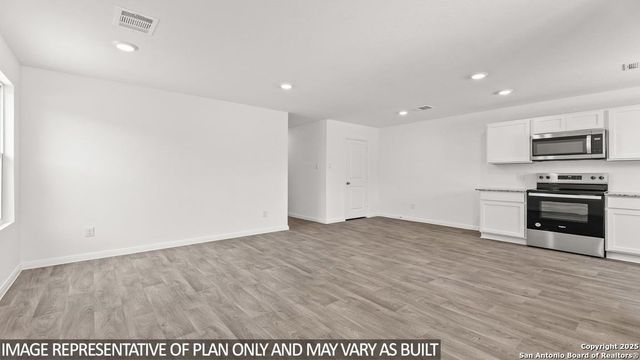 2033 Zephyr Lily, San Antonio, TX 78221