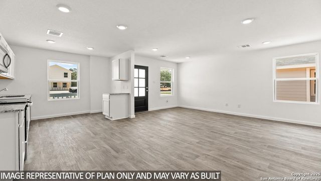 2033 Zephyr Lily, San Antonio, TX 78221