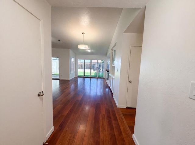 9648 Elmira Cir, Sacramento, CA 95827