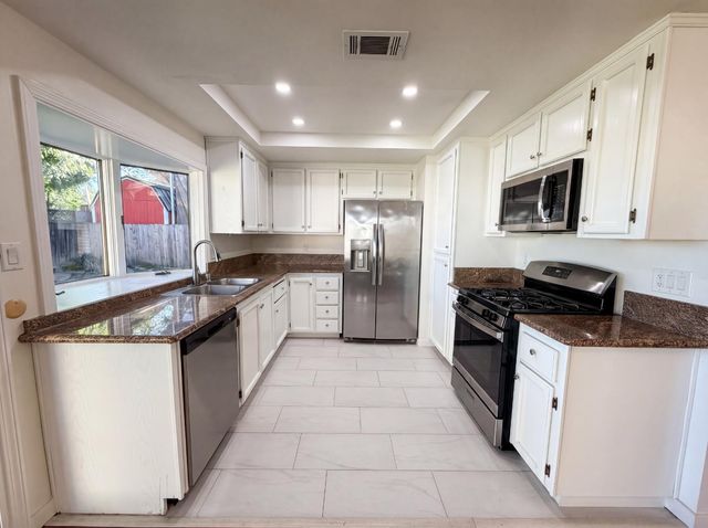 9648 Elmira Cir, Sacramento, CA 95827