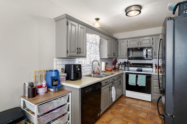 1813 Edgewood Drive, Aurora, MO 65605