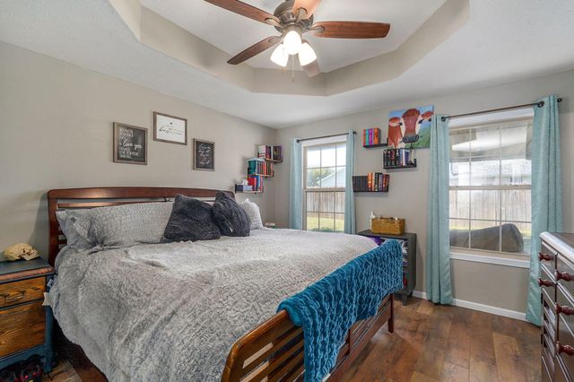 1813 Edgewood Drive, Aurora, MO 65605