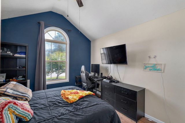 1813 Edgewood Drive, Aurora, MO 65605