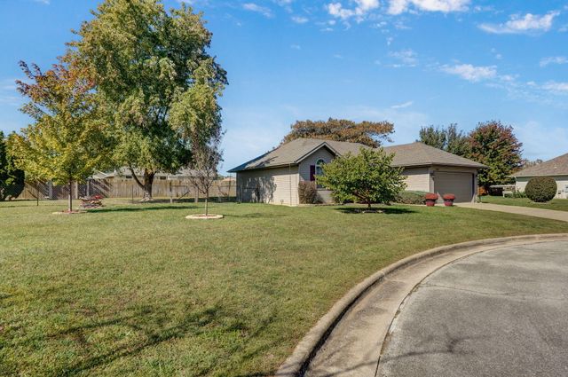 1813 Edgewood Drive, Aurora, MO 65605