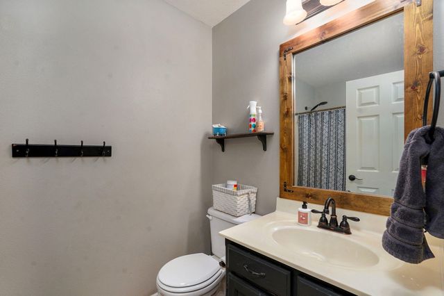 1813 Edgewood Drive, Aurora, MO 65605