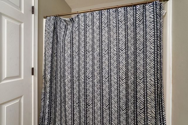 1813 Edgewood Drive, Aurora, MO 65605