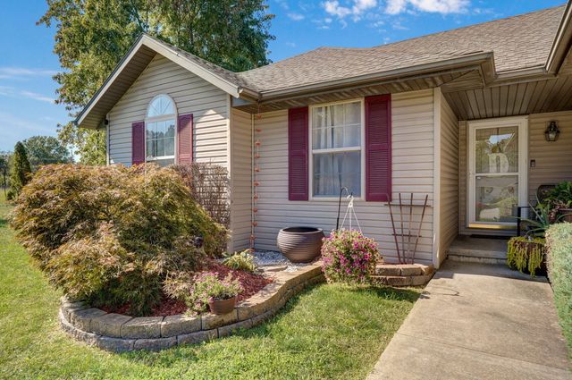 1813 Edgewood Drive, Aurora, MO 65605