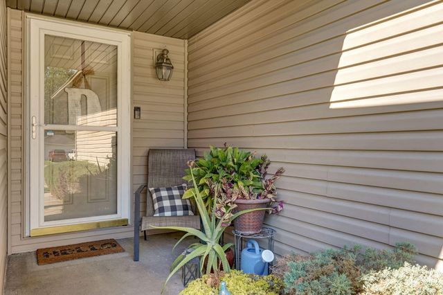 1813 Edgewood Drive, Aurora, MO 65605