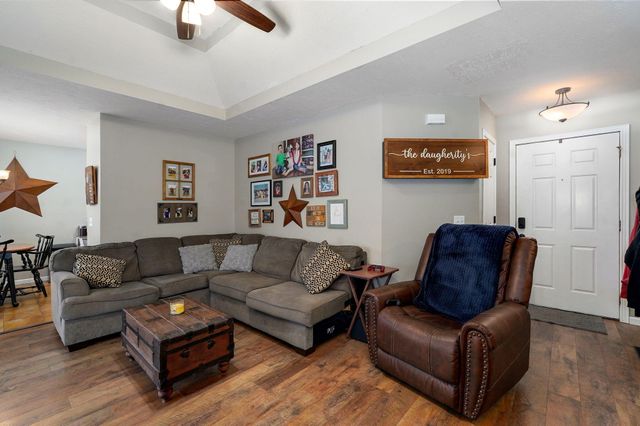 1813 Edgewood Drive, Aurora, MO 65605