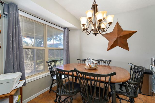 1813 Edgewood Drive, Aurora, MO 65605