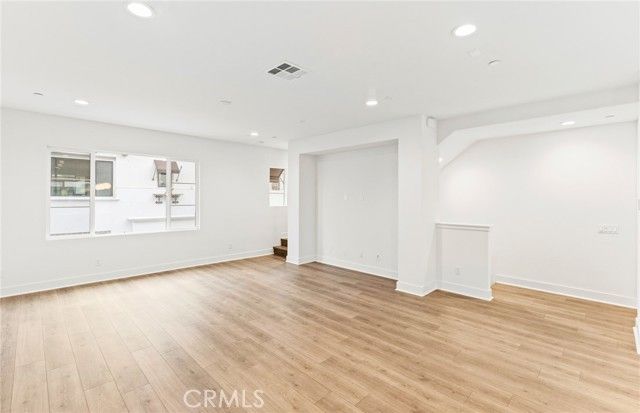 106 Kimberwick Court, Burbank, CA 91506