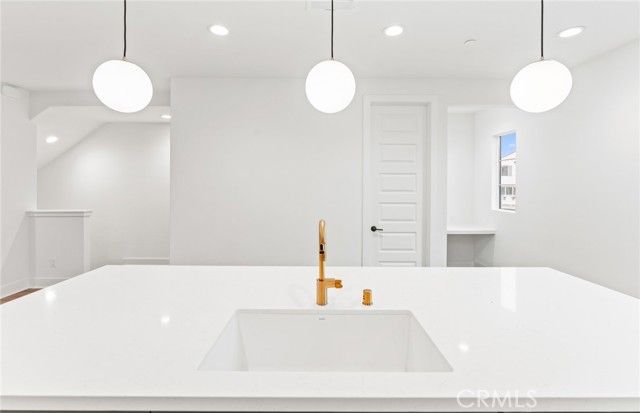 106 Kimberwick Court, Burbank, CA 91506