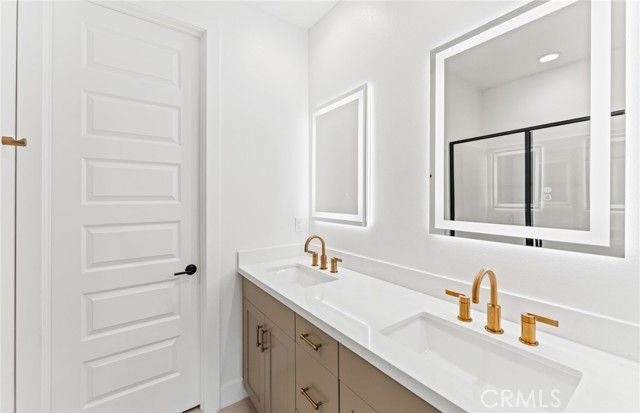 106 Kimberwick Court, Burbank, CA 91506