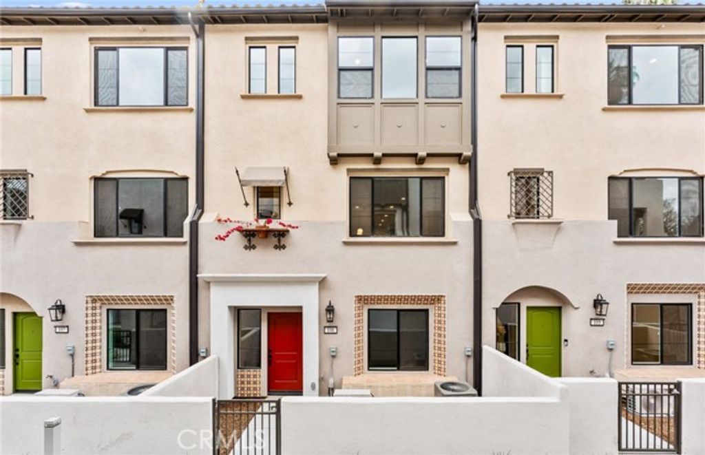 106 Kimberwick Court, Burbank, CA 91506