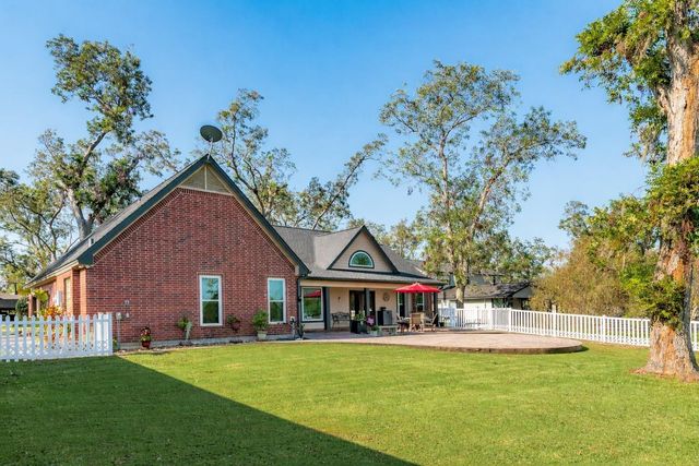 350 Pecan Estates Road, Angleton, TX 77515