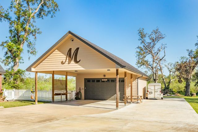 350 Pecan Estates Road, Angleton, TX 77515