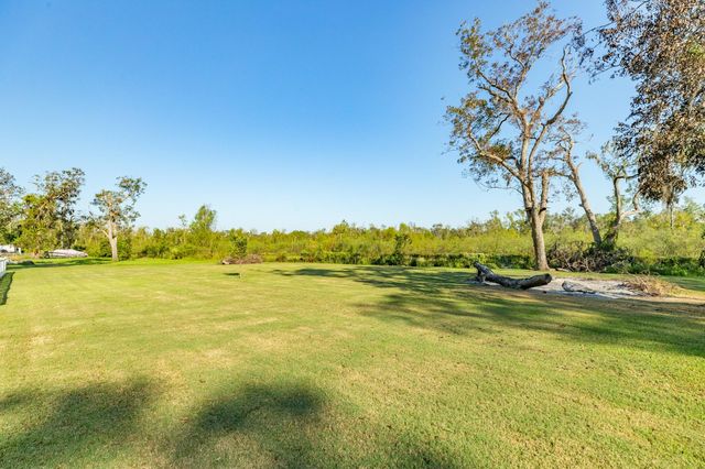 350 Pecan Estates Road, Angleton, TX 77515