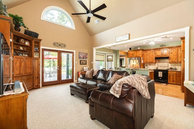 350 Pecan Estates Road, Angleton, TX 77515