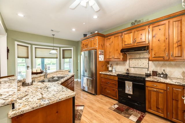 350 Pecan Estates Road, Angleton, TX 77515