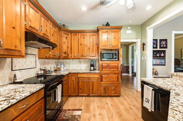 350 Pecan Estates Road, Angleton, TX 77515