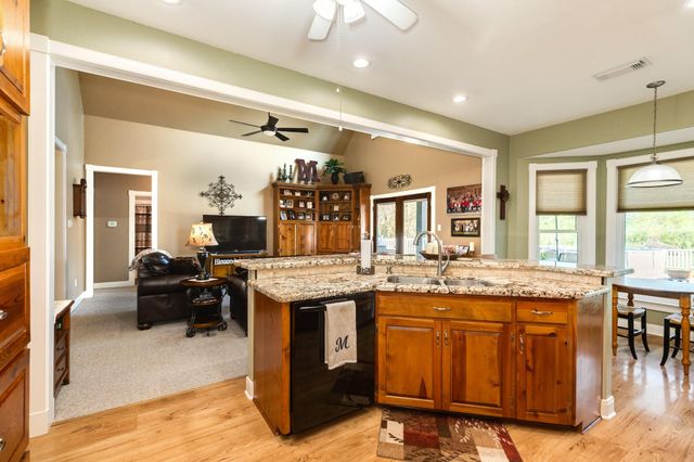 350 Pecan Estates Road, Angleton, TX 77515