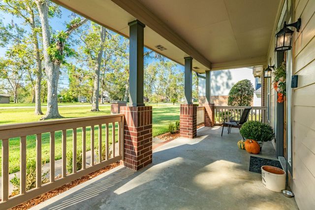 350 Pecan Estates Road, Angleton, TX 77515