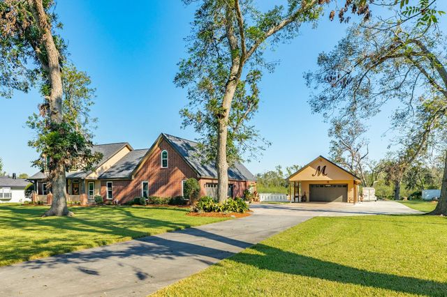 350 Pecan Estates Road, Angleton, TX 77515