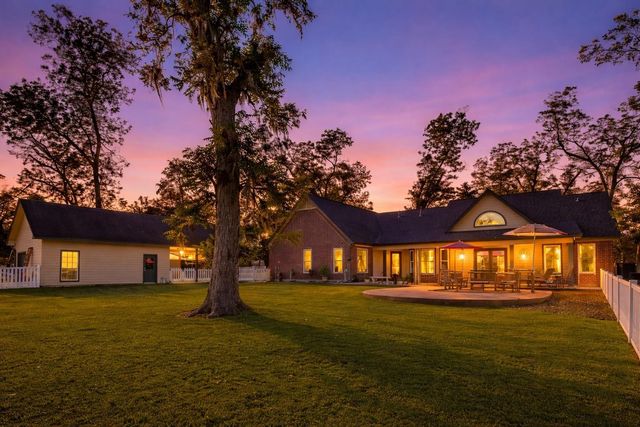 350 Pecan Estates Road, Angleton, TX 77515