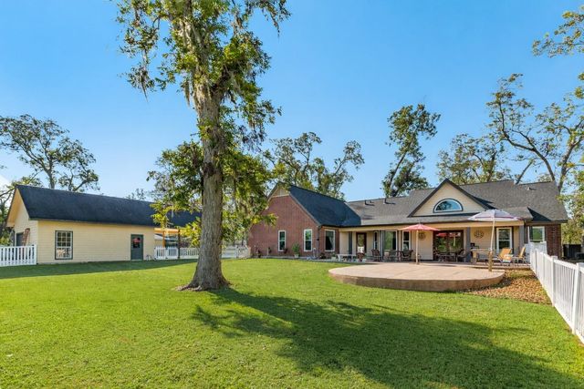 350 Pecan Estates Road, Angleton, TX 77515