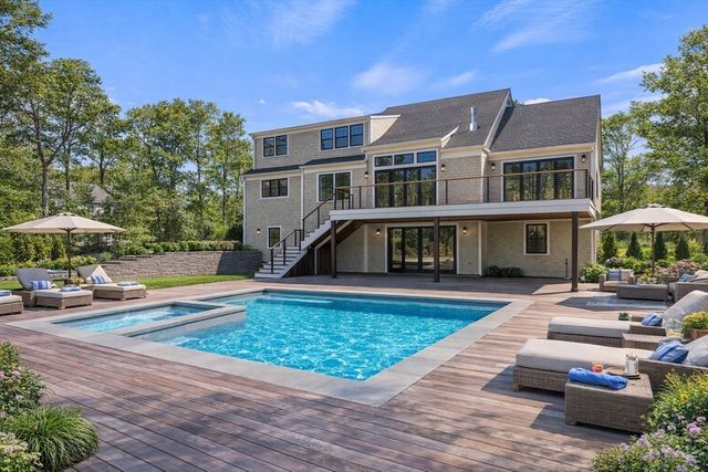 10 Dawson Way, Falmouth, MA 02536