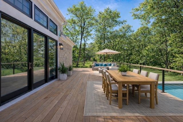 10 Dawson Way, Falmouth, MA 02536