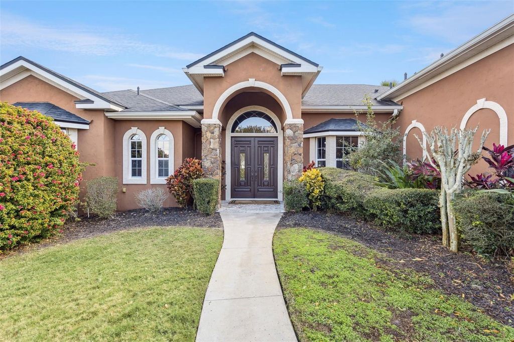 Image 2 of property listing at 12633 CROWN POINT CIRCLE, Clermont, FL 34711