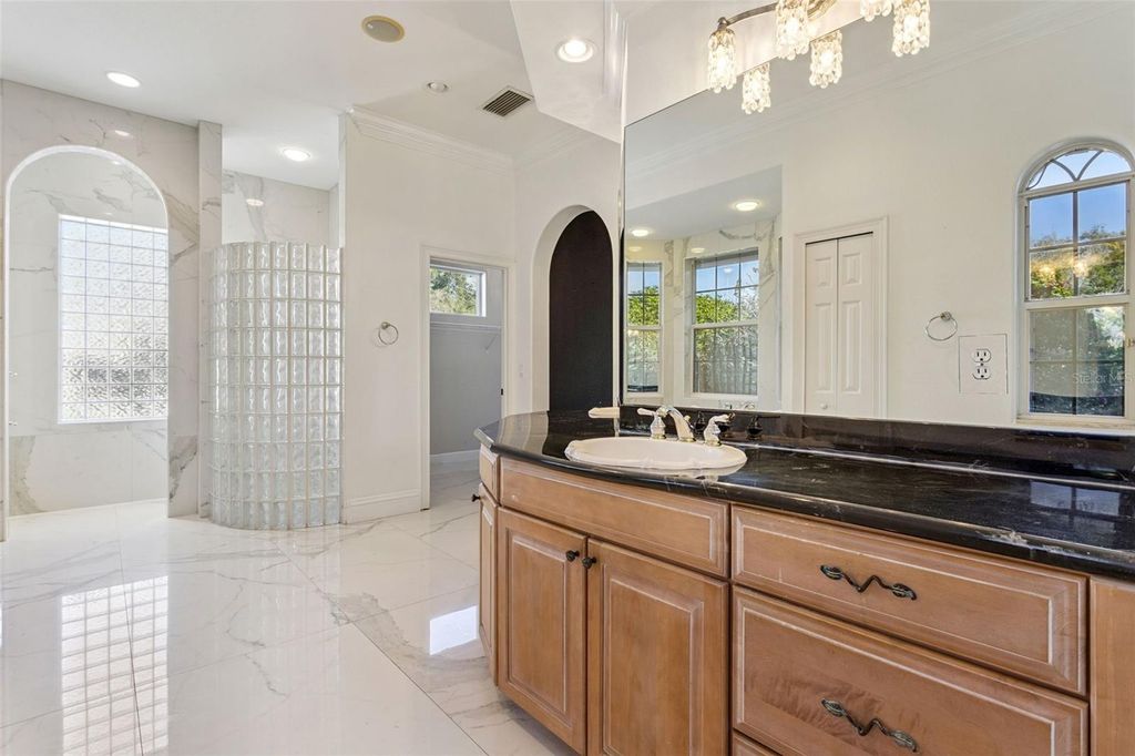 Image 21 of property listing at 12633 CROWN POINT CIRCLE, Clermont, FL 34711