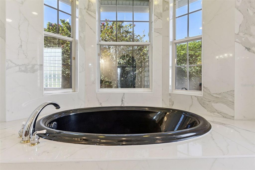 Image 22 of property listing at 12633 CROWN POINT CIRCLE, Clermont, FL 34711