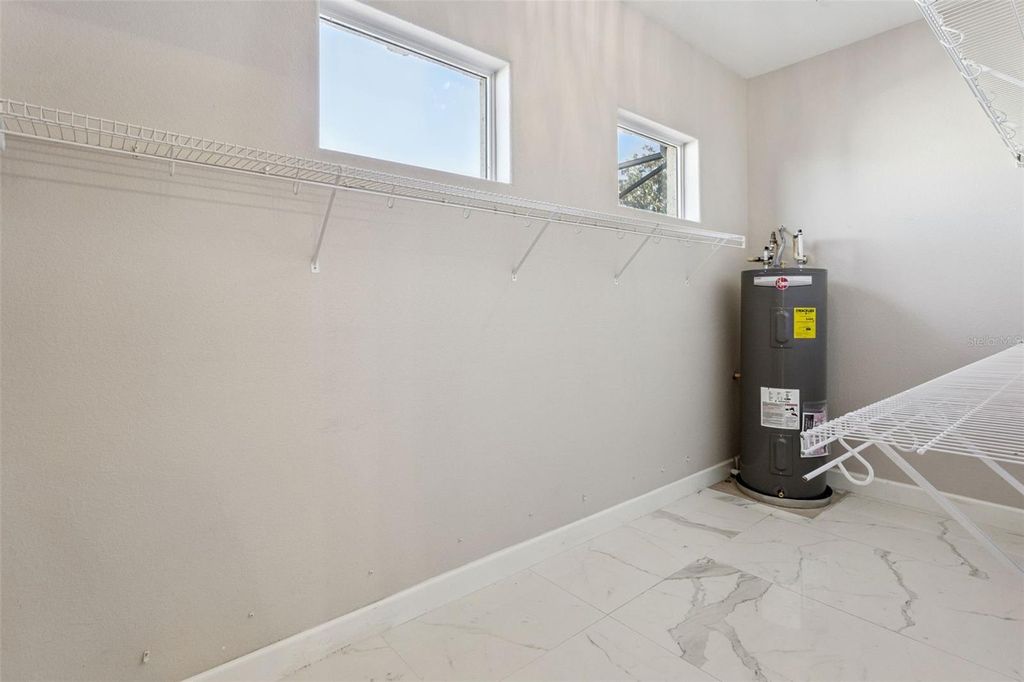 Image 24 of property listing at 12633 CROWN POINT CIRCLE, Clermont, FL 34711