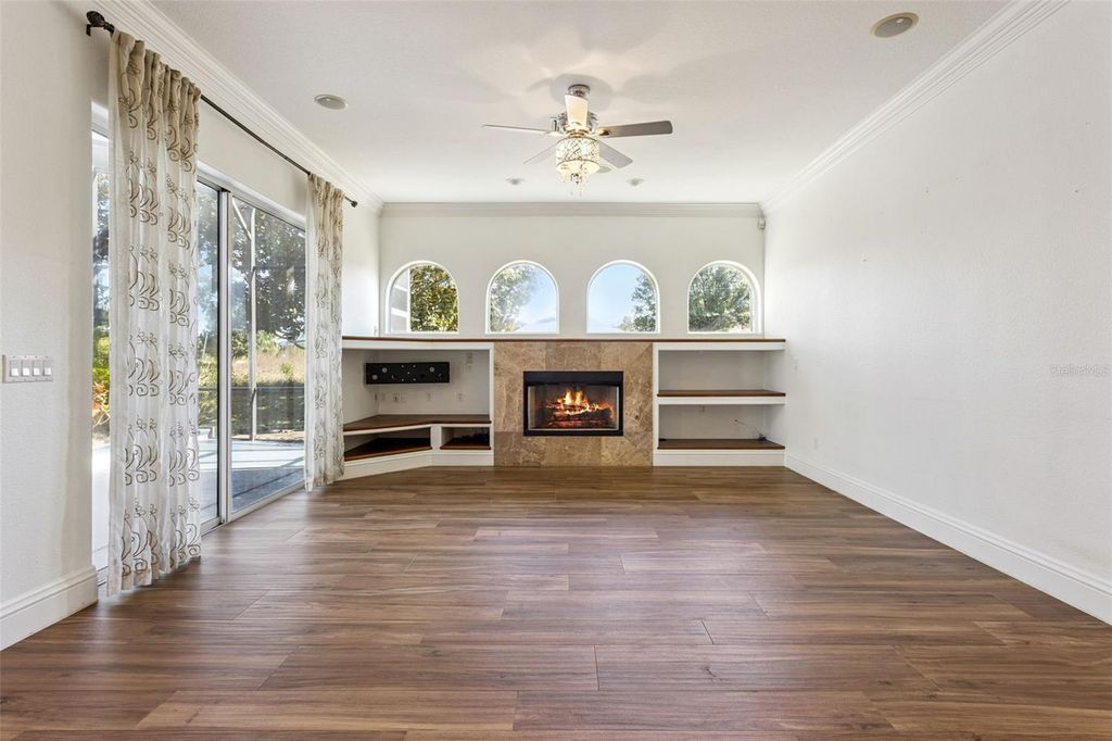 Image 26 of property listing at 12633 CROWN POINT CIRCLE, Clermont, FL 34711